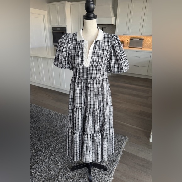 English Factory Dresses & Skirts - English Factory Black & White Gingham Puff Sleeve Midi Dress | Size XS